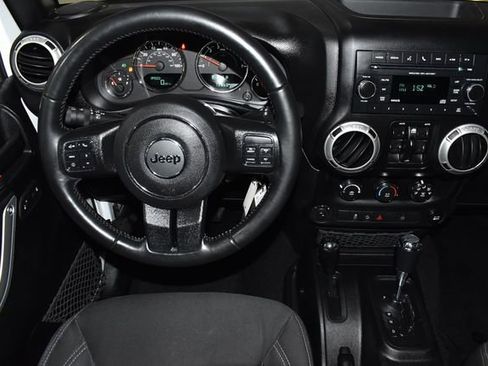 Used 2017 Jeep Wrangler Unlimited Sahara w/ Max Tow Package image 14