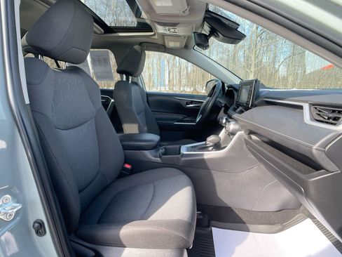 Used 2022 Toyota RAV4 XLE w/ Convenience Package image 27