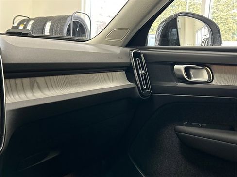 Certified 2024 Volvo XC40 B5 Core image 19