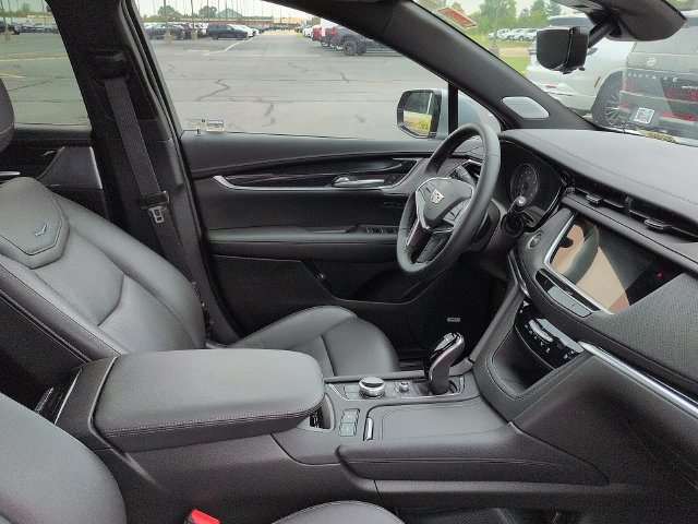 Used 2025 Cadillac XT5 Premium Luxury w/ Technology Package AWD/4WD image 10