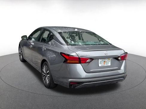 Used 2025 Nissan Altima 2.5 SV FWD image 9