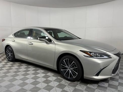 Used 2025 Lexus ES 300h 300h image 10