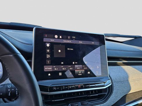 Used 2024 Jeep Compass Latitude image 24