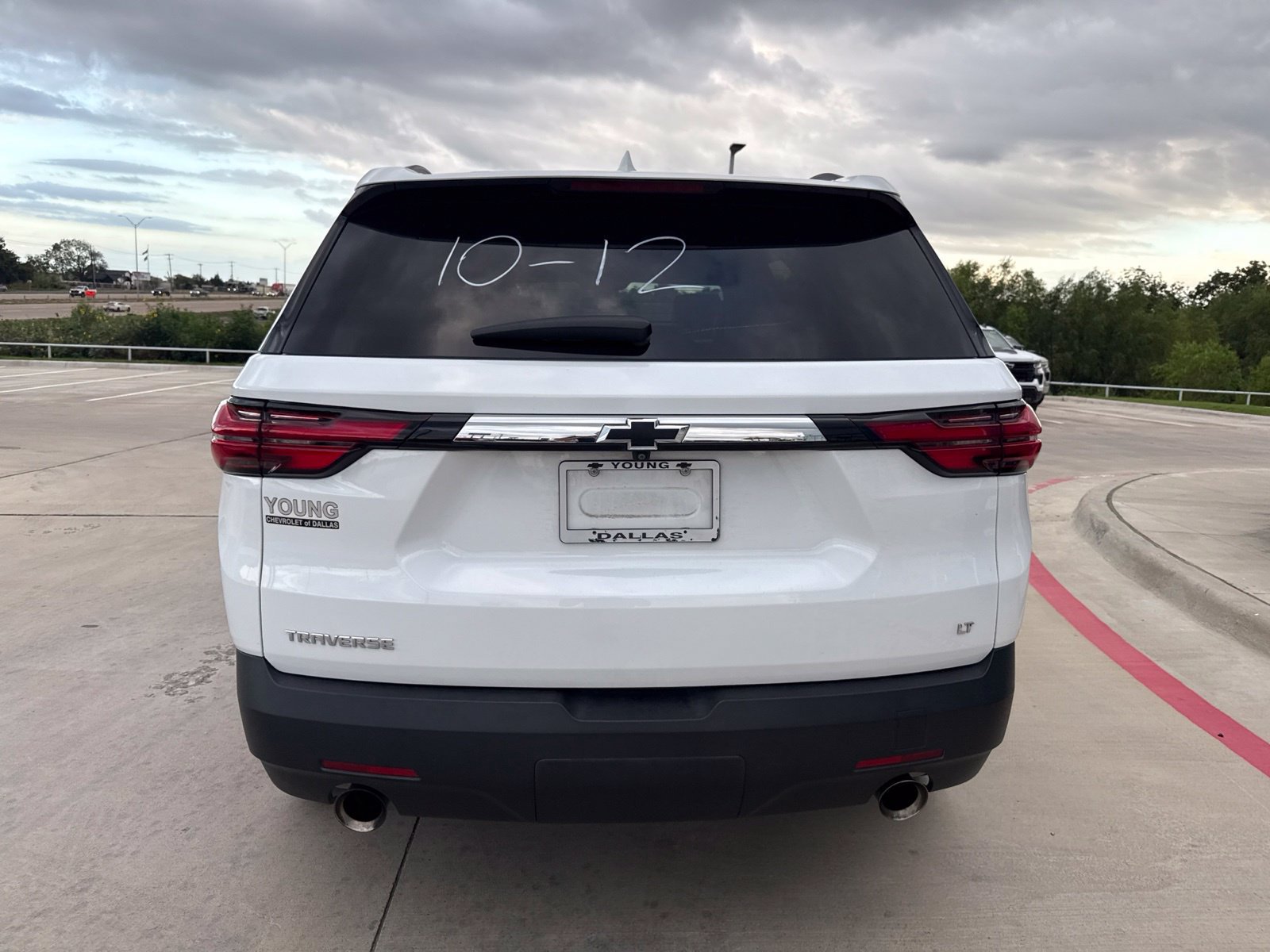 Used 2023 Chevrolet Traverse LT FWD image 4