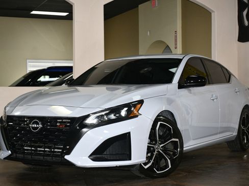 Used 2023 Nissan Altima 2.5 SR FWD image 4