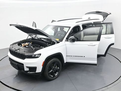 Used 2023 Jeep Grand Cherokee L Limited w/ Black Appearance Package image 38