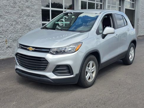Used 2020 Chevrolet Trax LS w/ Tint and Cruise Package FWD image 1