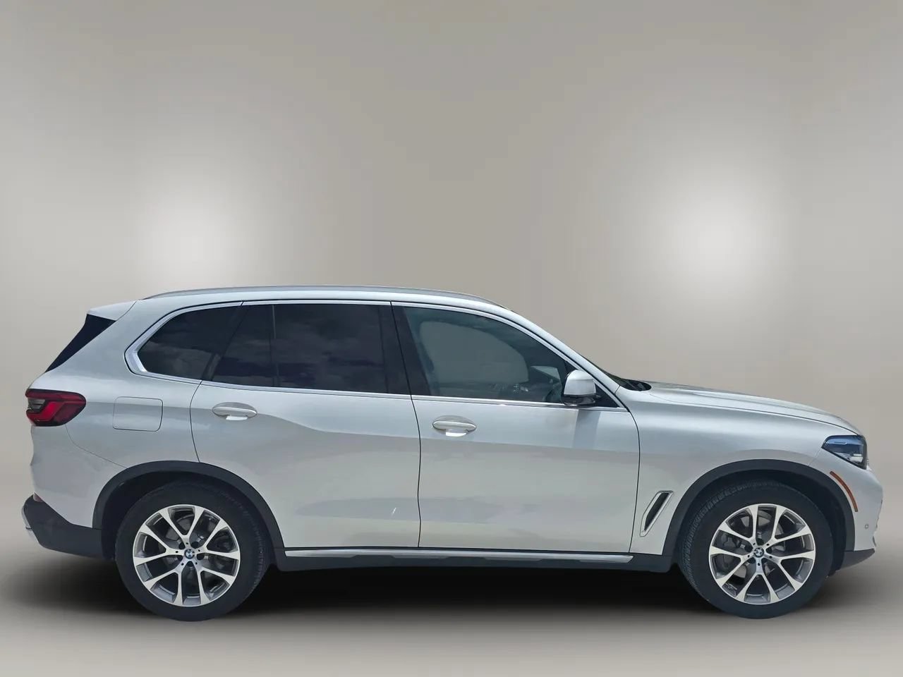 Used 2020 BMW X5 sDrive40i w/ Convenience Package RWD image 9