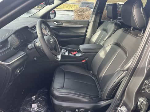 New 2025 Jeep Grand Cherokee Limited w/ Luxury Tech Group II image 12