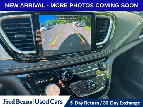 Used 2023 Chrysler Pacifica Touring-L w/ S Appearance Package AWD/4WD image 11