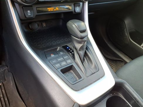Certified 2021 Toyota RAV4 LE AWD/4WD image 9