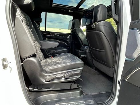 Used 2024 Cadillac Escalade ESV Sport Platinum w/ LPO, ONYX Package image 47