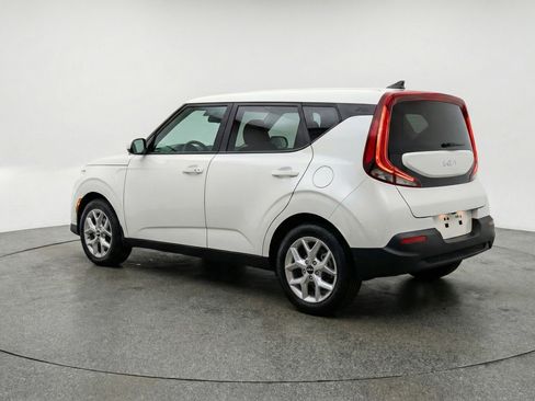Used 2025 Kia Soul LX w/ LX Technology Package image 6