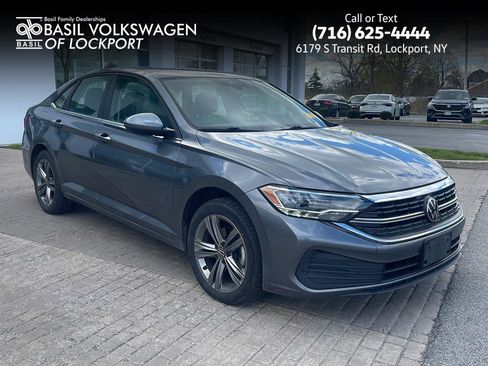 Used 2022 Volkswagen Jetta SE FWD image 1