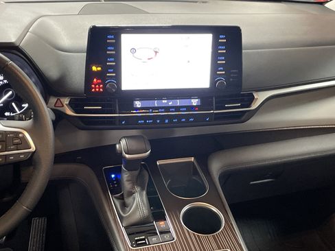 Certified 2022 Toyota Sienna XLE image 31