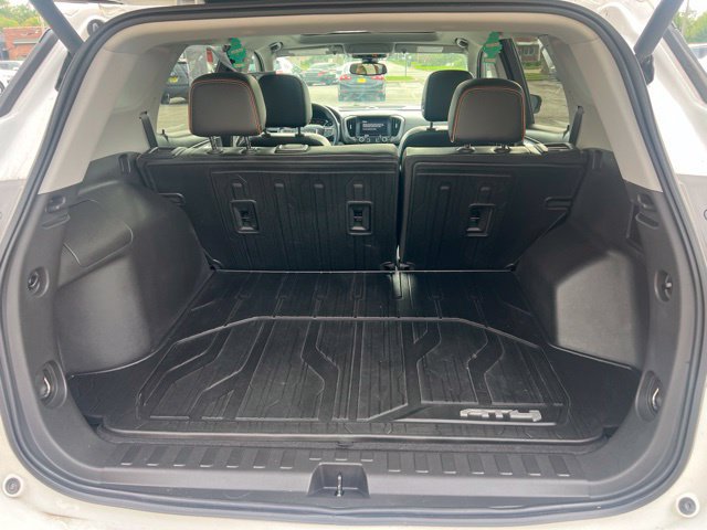 Used 2023 GMC Terrain AT4 w/ LPO, Floor Liner Package AWD/4WD image 27