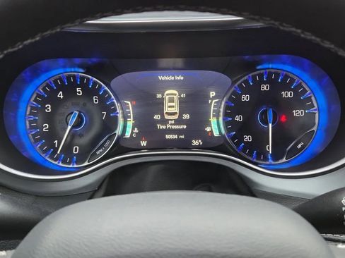 Used 2025 Chrysler Pacifica Limited image 17