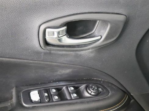 Used 2019 Jeep Compass Latitude w/ Popular Equipment Group image 22