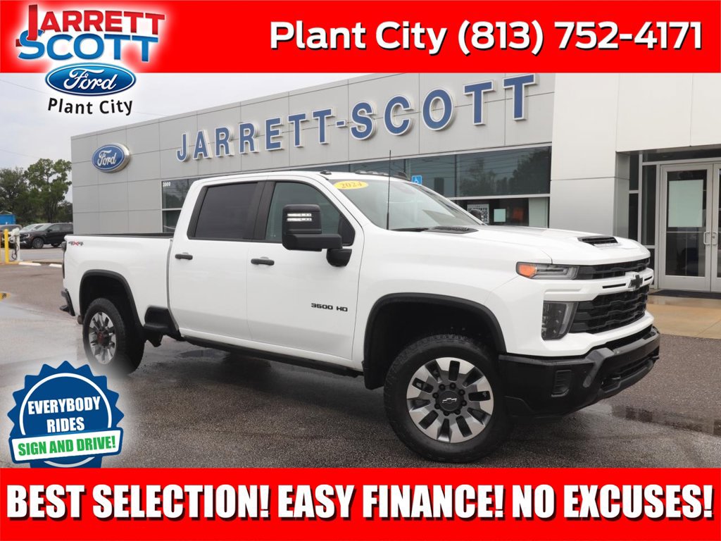 Used 2024 Chevrolet Silverado 2500 Custom w/ Custom Value Package AWD/4WD image 1