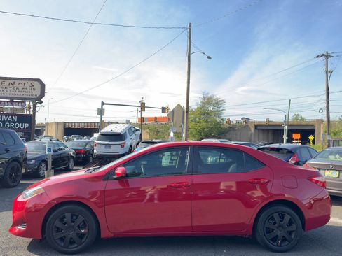 Used 2019 Toyota Corolla LE FWD image 3