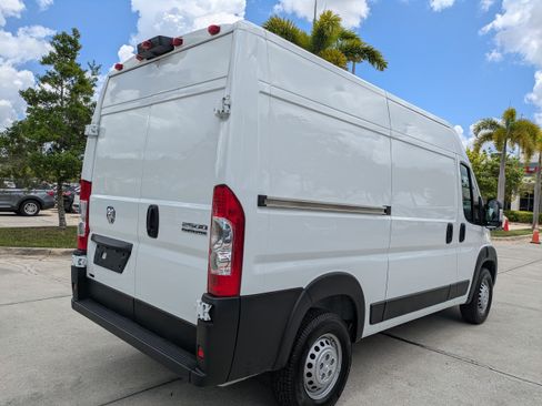 Used 2024 RAM ProMaster 2500 w/ Convenience Group FWD image 4