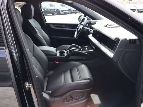 Used 2026 Porsche Cayenne Coupe AWD/4WD image 30