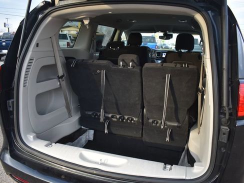 Used 2023 Chrysler Voyager LX image 19