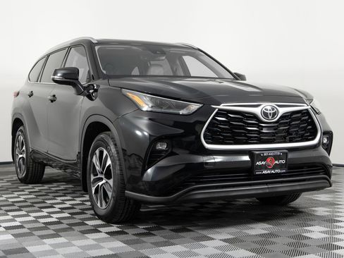 Used 2022 Toyota Highlander XLE image 11