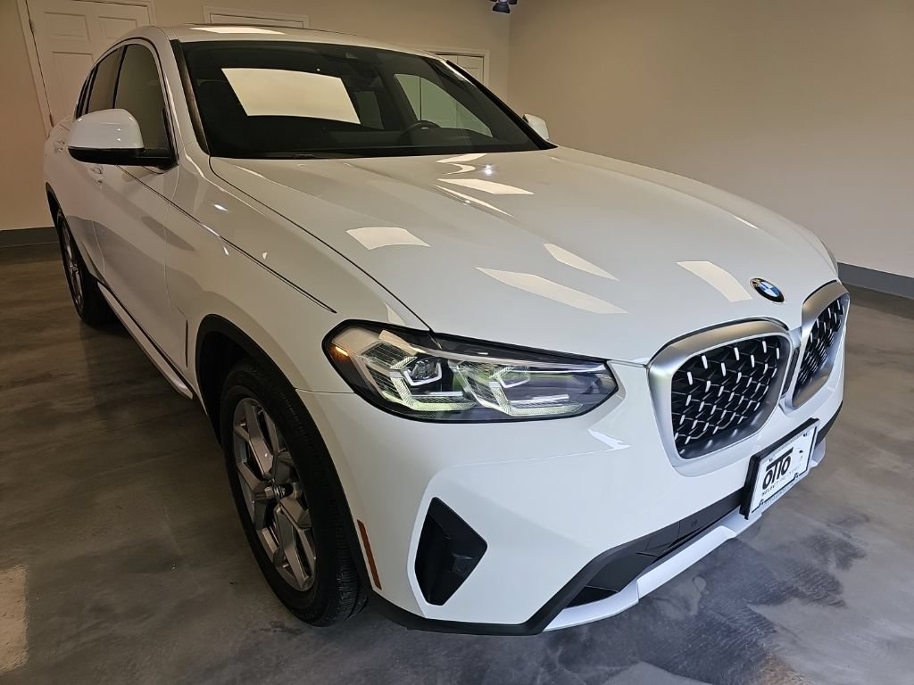 Used 2022 BMW X4 xDrive30i w/ Convenience Package AWD/4WD image 1