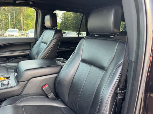 Used 2020 Ford Expedition Max XLT w/ Equipment Group 202A AWD/4WD image 12