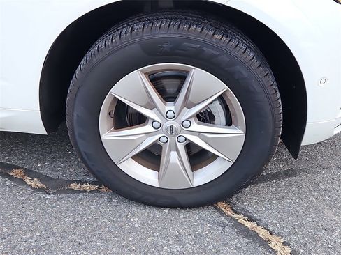 Used 2022 Volvo XC60 B5 Momentum image 10