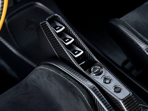 Used 2019 McLaren Senna image 21