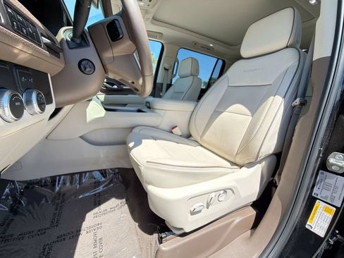 Used 2024 GMC Yukon XL Denali RWD image 27