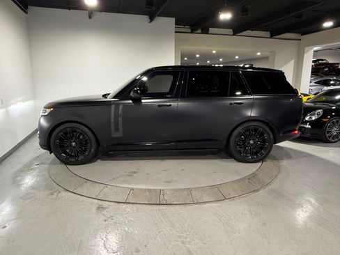 Used 2024 Land Rover Range Rover Long Wheelbase Autobiography image 23