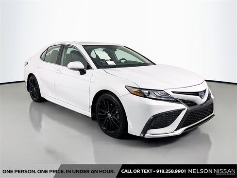 Used 2023 Toyota Camry XSE image 3