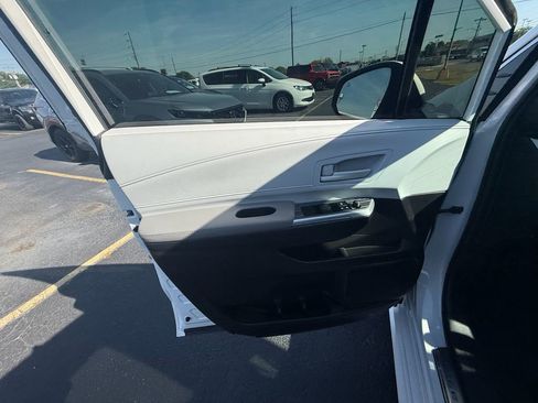 Used 2025 Toyota Sienna LE w/ LE Plus Package image 12