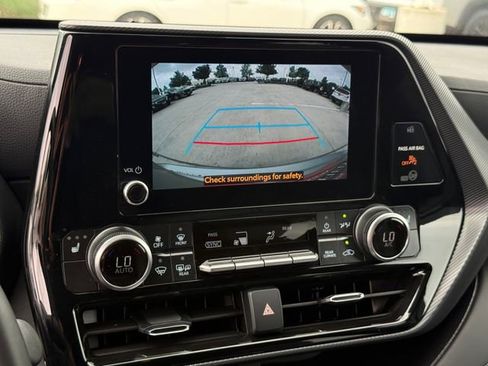 Used 2025 Toyota Highlander XSE AWD/4WD image 19