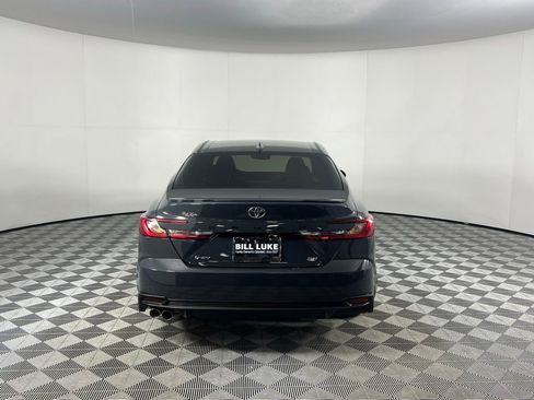 Used 2025 Toyota Camry SE image 9