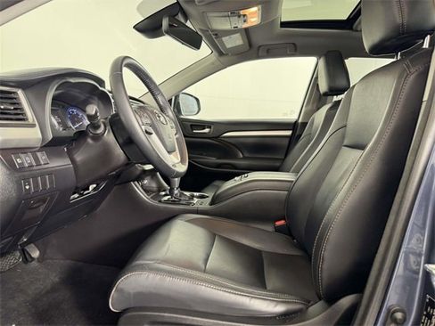 Used 2018 Toyota Highlander XLE image 4