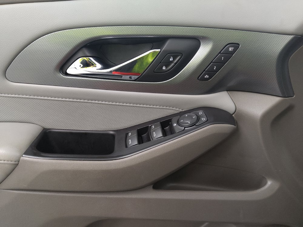 Used 2018 Chevrolet Traverse Premier w/ Driver Confidence II Package FWD image 27