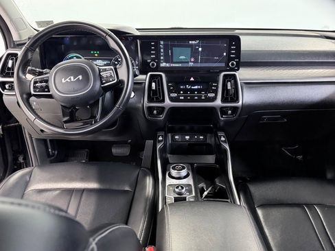 Used 2023 Kia Sorento EX image 25