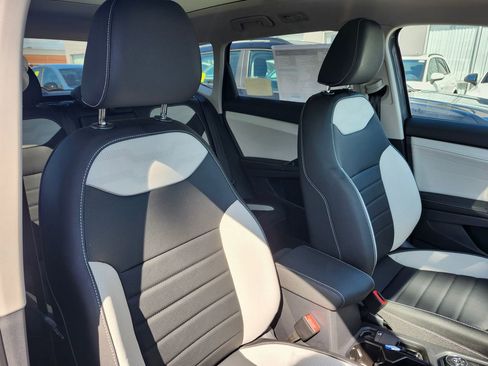 New 2025 Volkswagen Taos SEL image 20