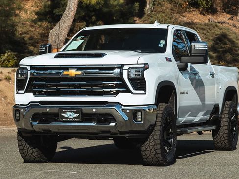 Used 2024 Chevrolet Silverado 2500 LTZ w/ LTZ Convenience Package image 5