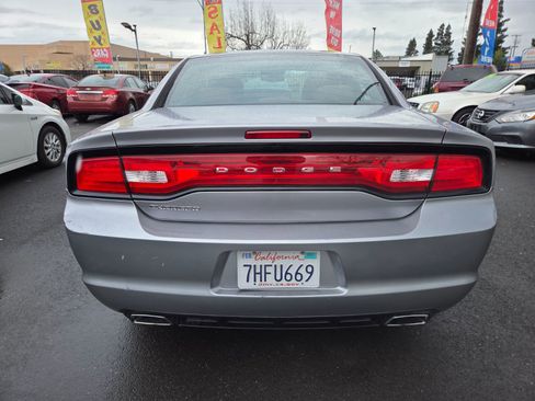 Used 2014 Dodge Charger SE w/ Connectivity Group image 3