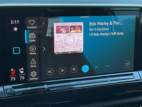 Used 2025 Volkswagen Atlas SE image 30