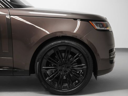 Used 2026 Land Rover Range Rover SE AWD/4WD image 14