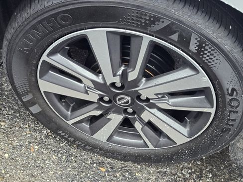 Used 2025 Nissan Versa SV image 10