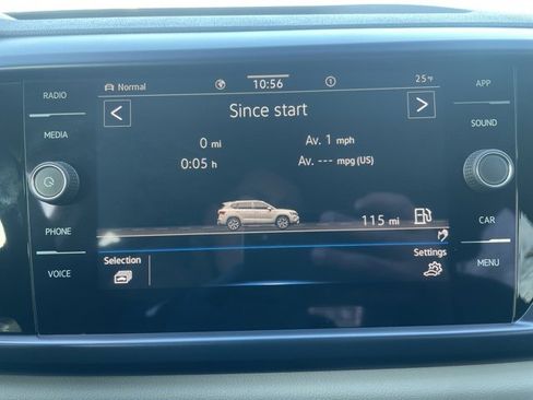 Certified 2022 Volkswagen Taos SE image 18