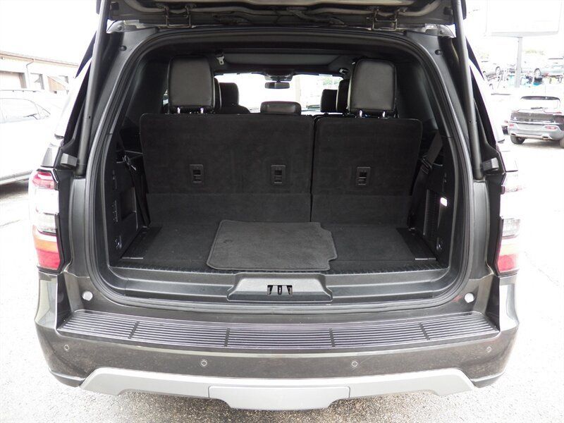 Used 2020 Ford Expedition Limited RWD image 11