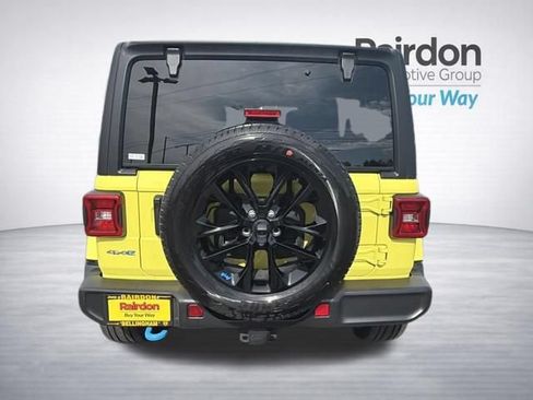 Used 2023 Jeep Wrangler Unlimited Sahara w/ Cold Weather Group AWD/4WD image 6
